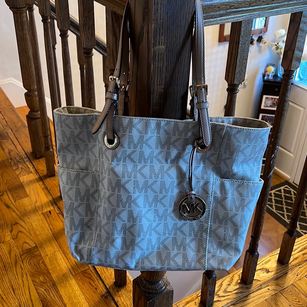 Pre-owned cream/tan Michael Kors purse